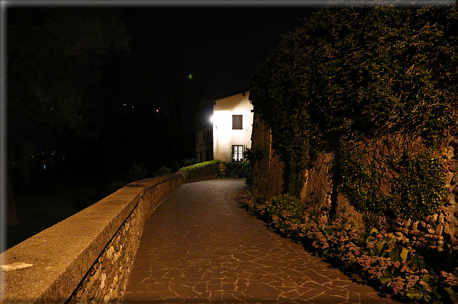 foto Bassano del Grappa di notte